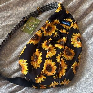 NWT Kavu Black and Yellow Sunflower Sling Bag